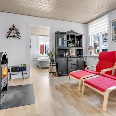4 Bedroom Gorgeous In בית נופש